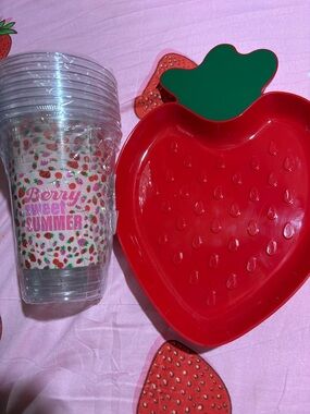 Strawberry Red Plastic Serving Plate & Clear Cups Set - Summer Berry